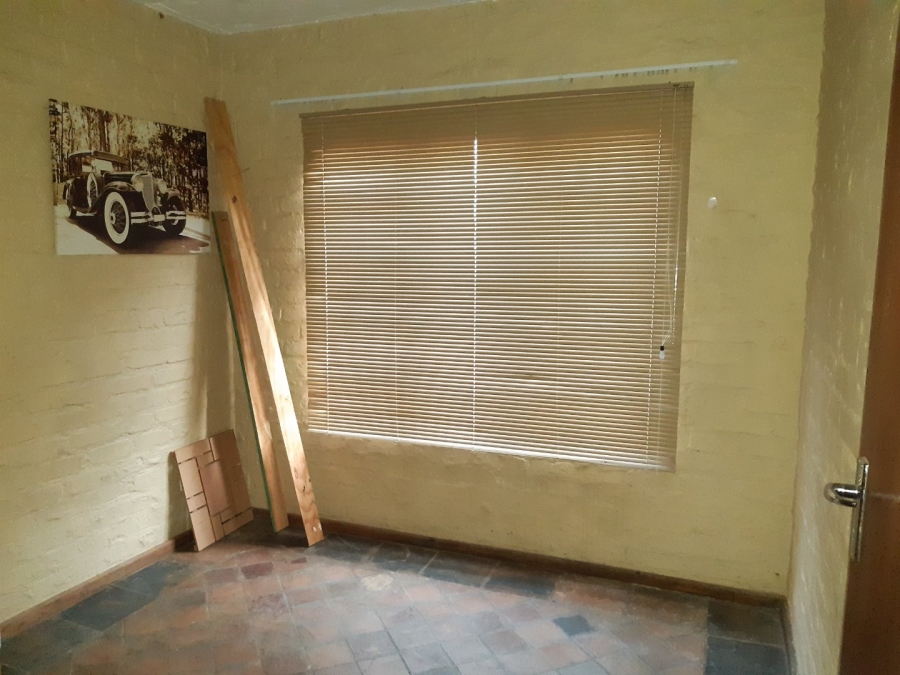 2 Bedroom Property for Sale in Kannoniers Park North West